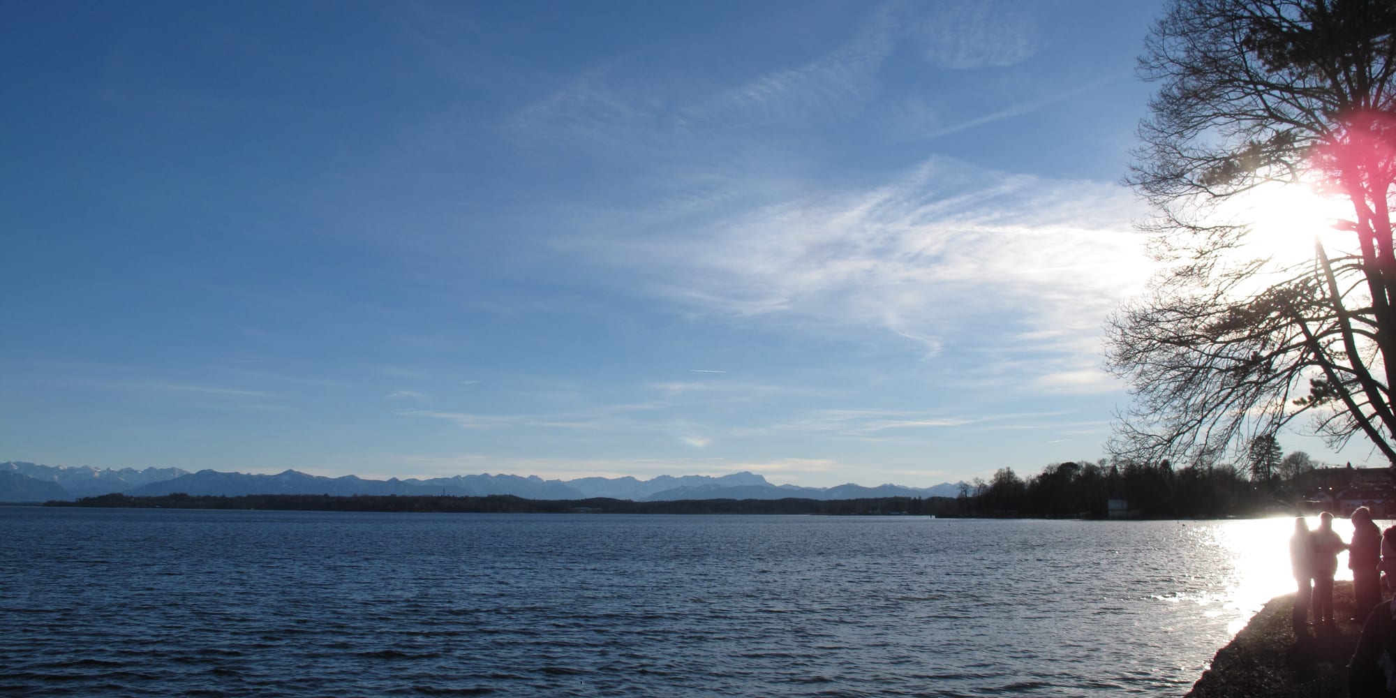 Segelboote in der Nachmittagssonne auf dem Starnberger See