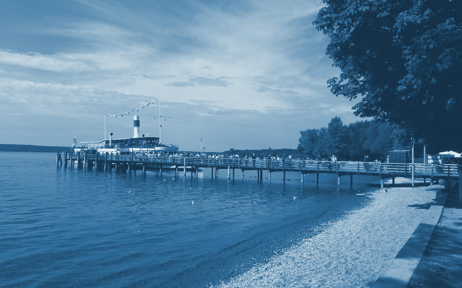 Ammersee — Fotomotiv im See-Blau-Look
