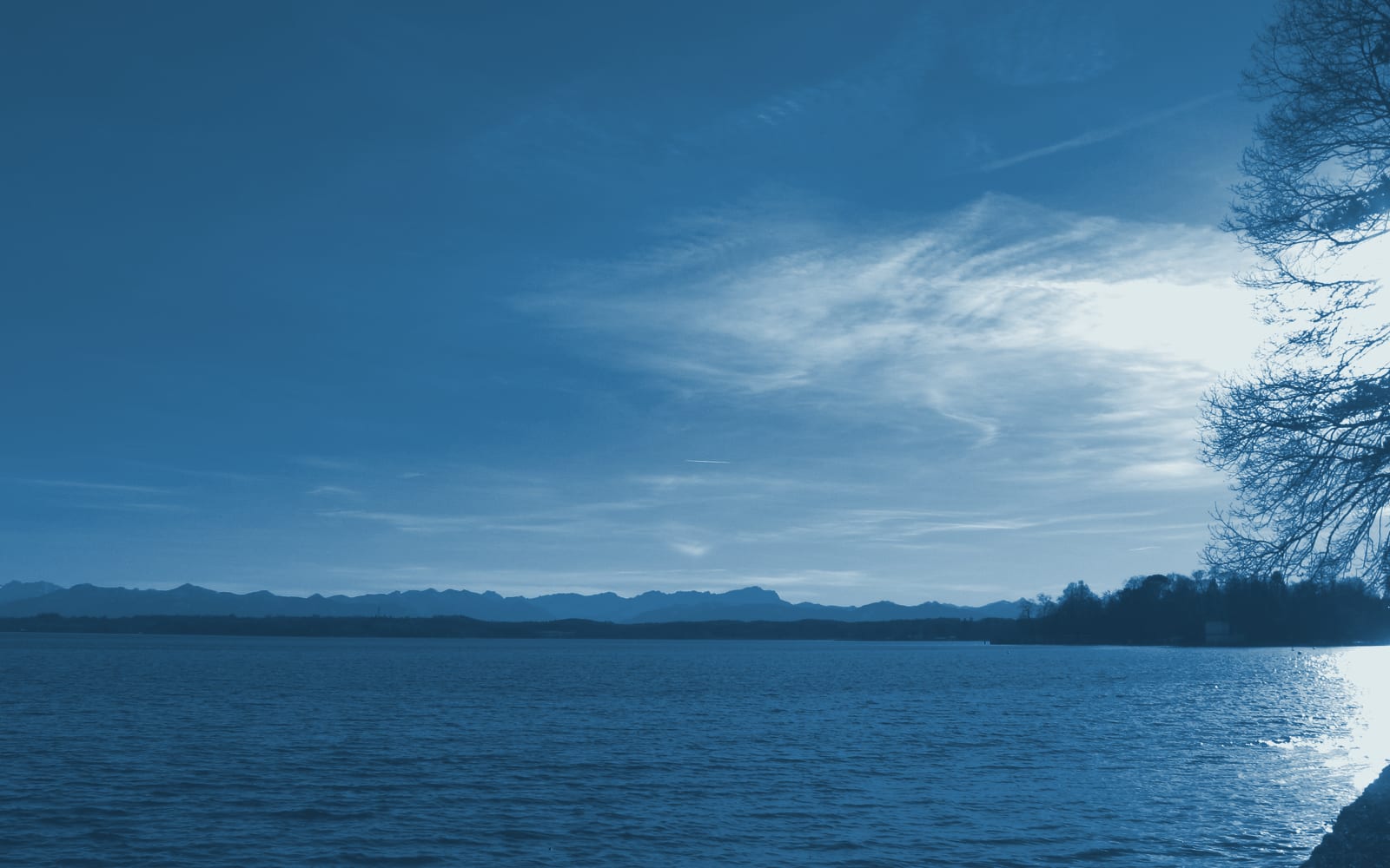 Starnberger See — Fotomotiv im See-Blau-Look