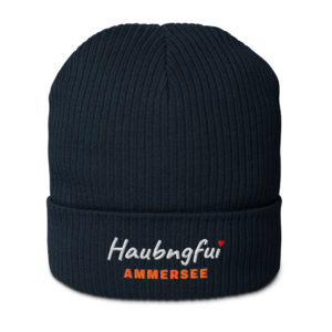Gestrickte Beanie NELSON mit gesticktem Haubngfui-Schriftzug und Seename Ammersee in Terrakotta