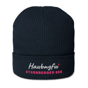 Gestrickte Beanie NELSON mit gesticktem Haubngfui-Schriftzug und Seename Starnberger See in Pflaume