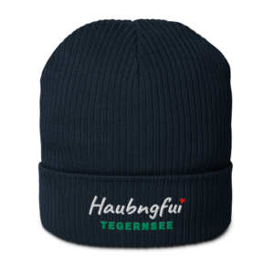 Gestrickte Beanie NELSON mit gesticktem Haubngfui-Schriftzug und Seename Tegernsee in See-Grün