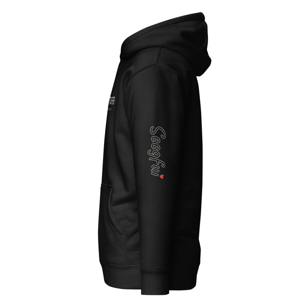 Ammersee Ostufer Hoodie Schwarz – linker Ärmel mit Seegfui-Schriftzug und rotem Herz